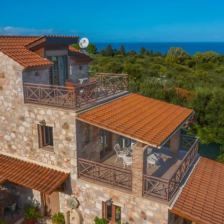 بيت للعطل Fioro Stone House تسيليفي