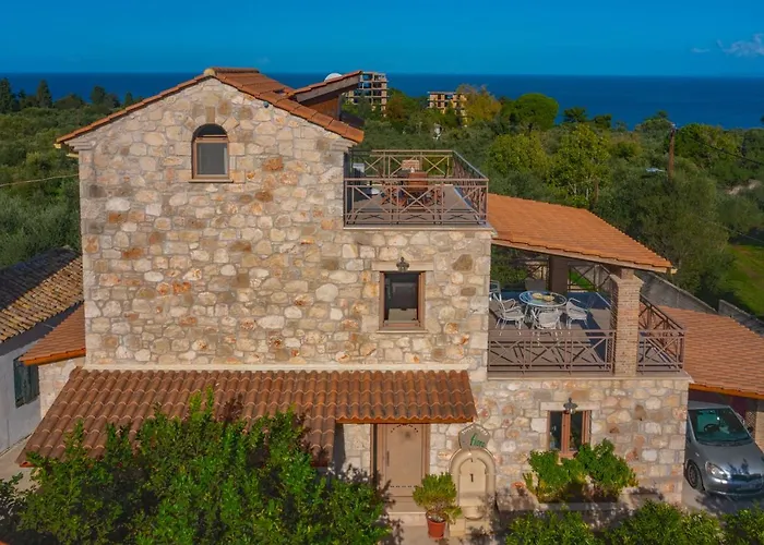 بيت للعطل Fioro Stone House