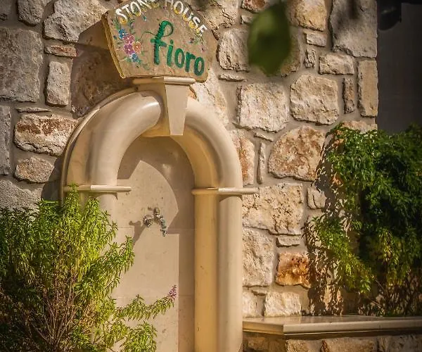 Fioro Stone House بيت للعطل تسيليفي