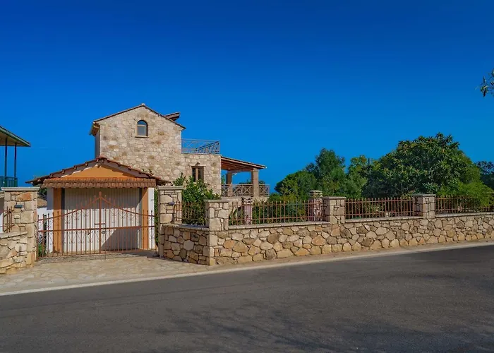 Fioro Stone House بيت للعطل تسيليفي