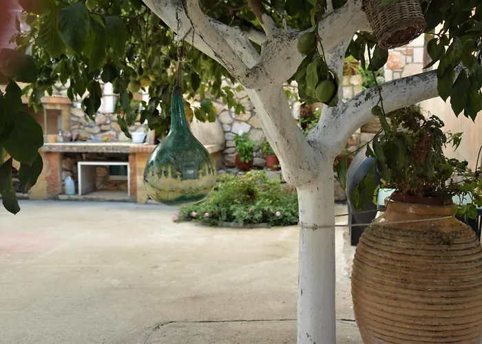 Fioro Stone House بيت للعطل *