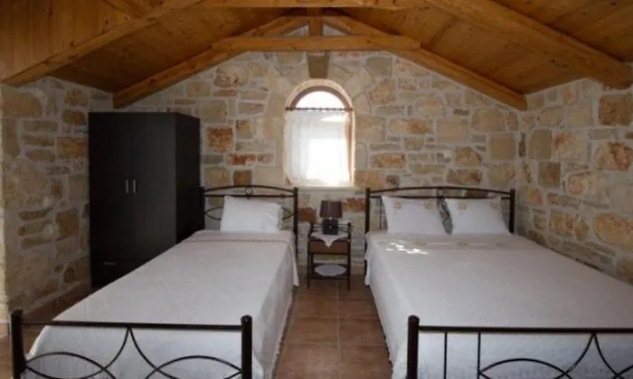 Fioro Stone House بيت للعطل تسيليفي