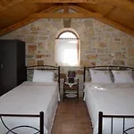 Fioro Stone House Ferienhaus Planos