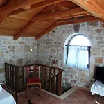 Fioro Stone House Ferienhaus Planos