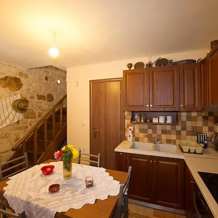 Fioro Stone House Case de vacanță *