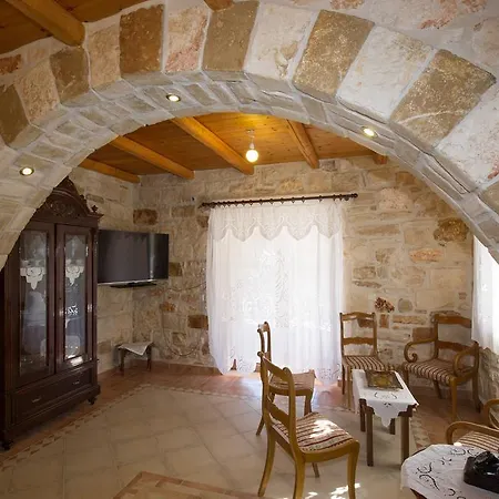 Fioro Stone House בית נופש טסיליבי